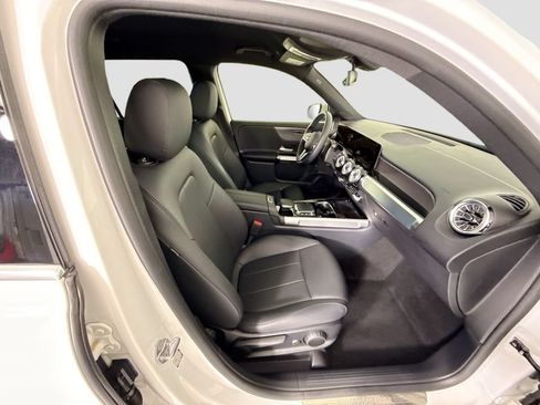 Used 2022 Mercedes-Benz GLB 250 4MATIC image 20
