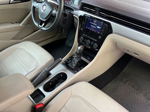 Used 2022 Volkswagen Passat 2.0T SE image 20