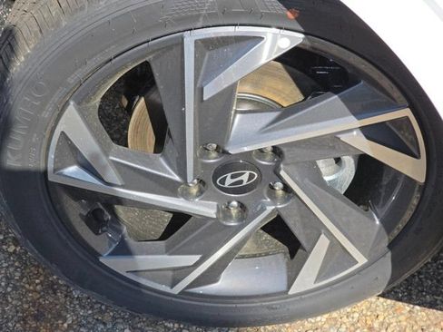 Used 2025 Hyundai Elantra Sport FWD image 19