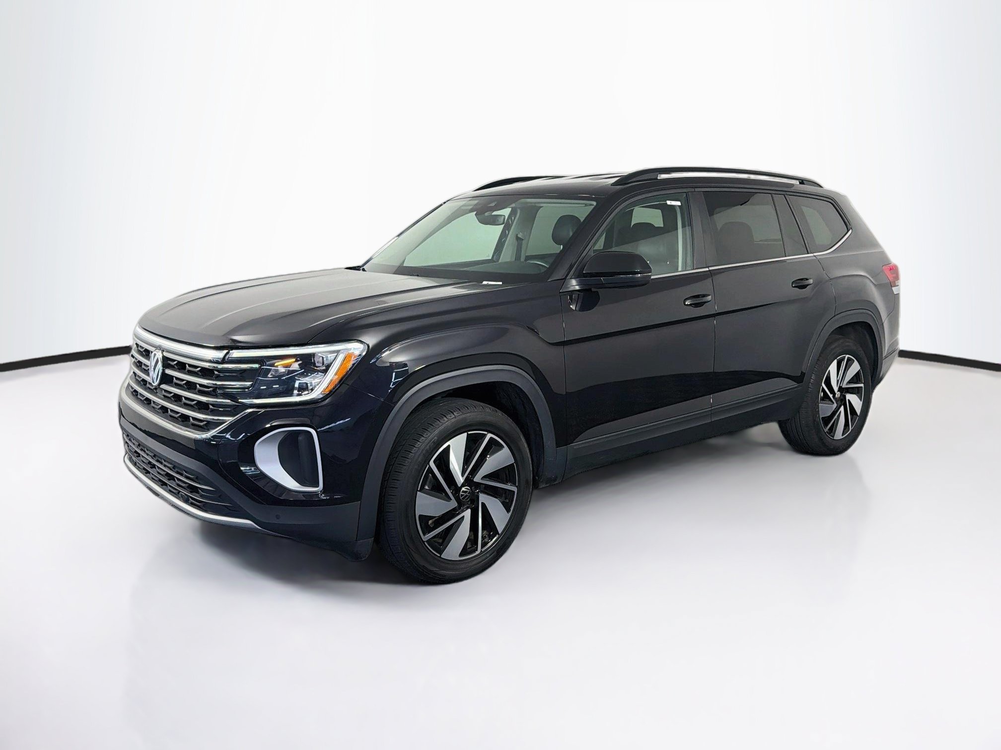 Used 2025 Volkswagen Atlas SE FWD image 3