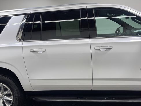 Used 2025 Chevrolet Suburban Premier AWD/4WD image 21