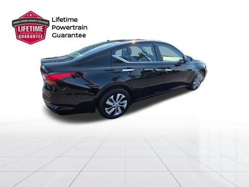 Used 2025 Nissan Altima 2.5 S FWD image 7