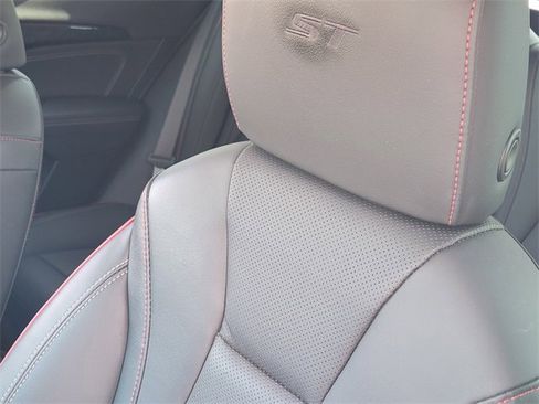 Used 2023 Buick Envision Essence w/ Sport Touring Package image 15