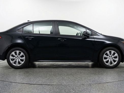 Used 2025 Toyota Corolla LE image 11
