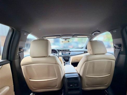 Used 2018 Cadillac XT5 FWD image 28