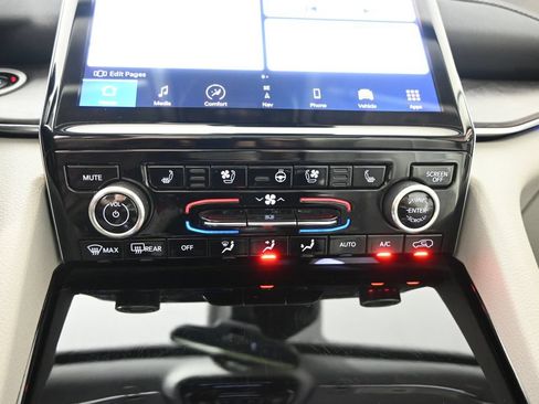 Used 2023 Jeep Grand Cherokee Overland w/ Advanced Protech Group III AWD/4WD image 34