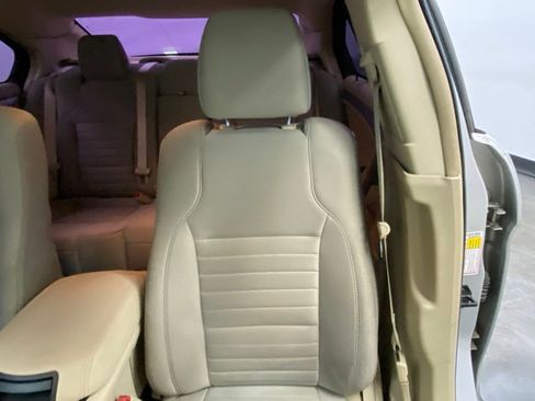 Used 2013 Ford Taurus SE image 19