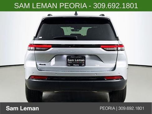 New 2025 Jeep Grand Cherokee Altitude image 6