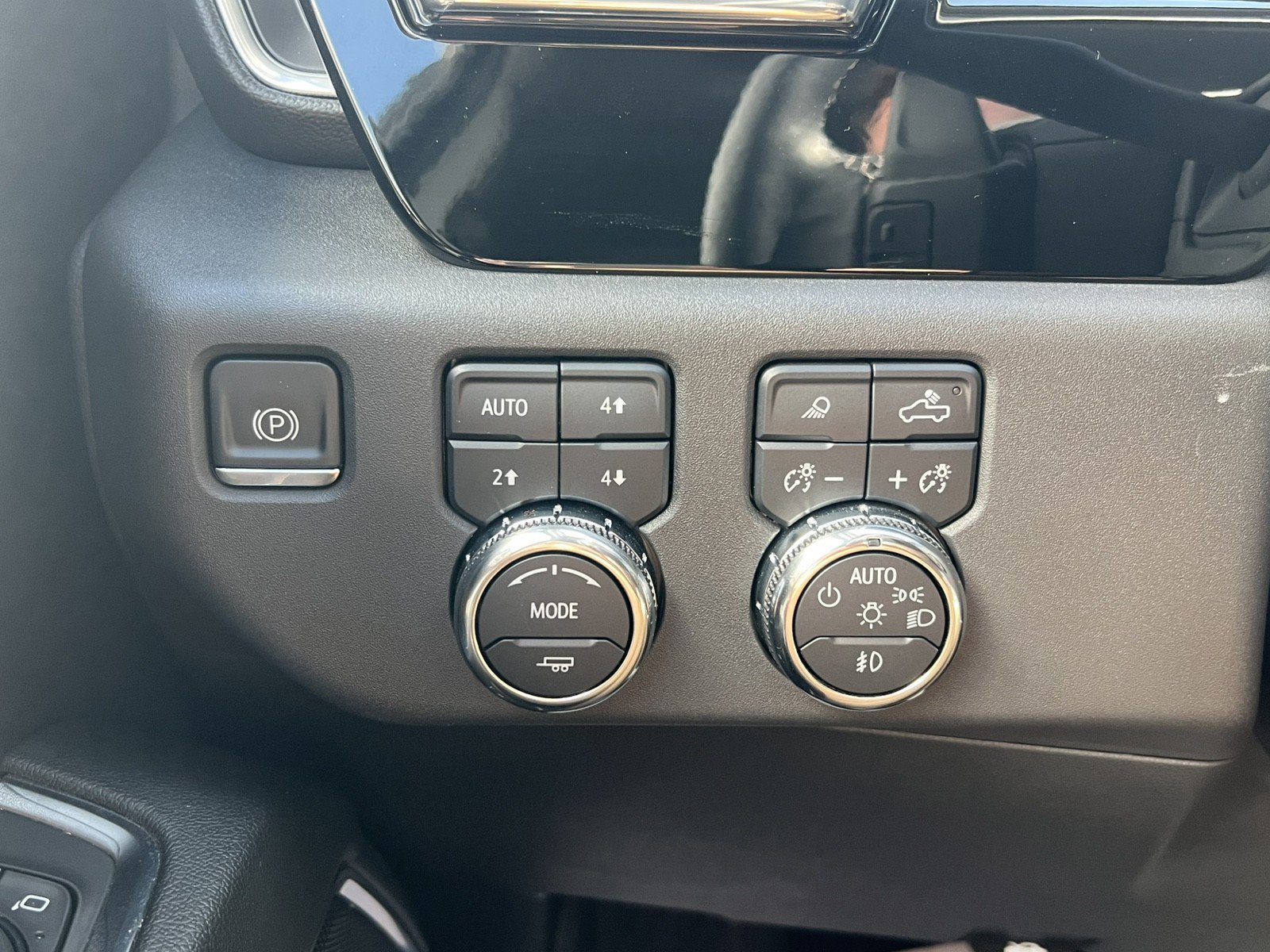 Used 2024 GMC Sierra 1500 SLT w/ SLT Premium Plus Package AWD/4WD image 28