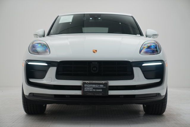 Certified 2026 Porsche Macan AWD/4WD image 2