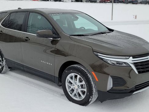 Used 2023 Chevrolet Equinox LT image 2