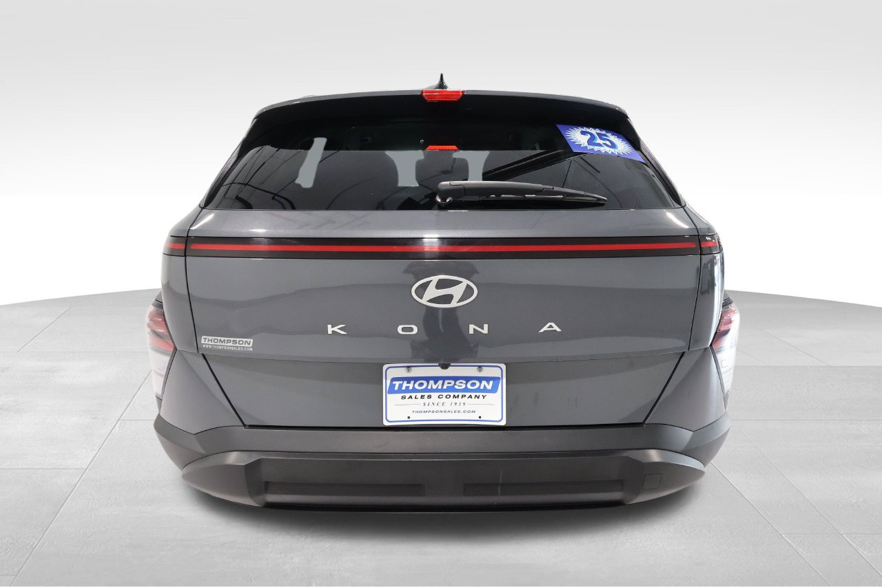 Used 2025 Hyundai Kona SEL FWD image 3
