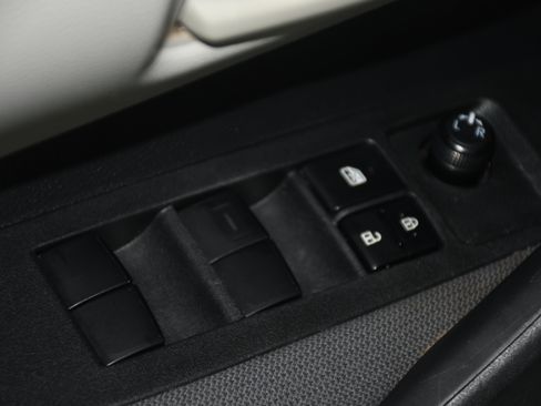 Used 2022 Toyota Corolla LE image 10