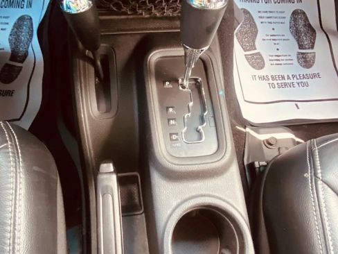 Used 2016 Jeep Wrangler Unlimited Sahara w/ Dual Top Group AWD/4WD image 12