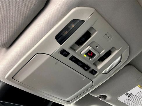 Used 2021 Toyota Highlander Platinum image 33