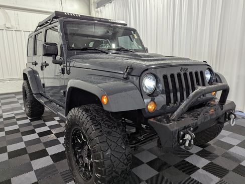 Used 2018 Jeep Wrangler Unlimited Sahara AWD/4WD image 5
