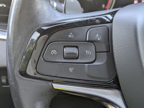 Used 2022 Buick Enclave Essence w/ Sport Touring Edition image 23