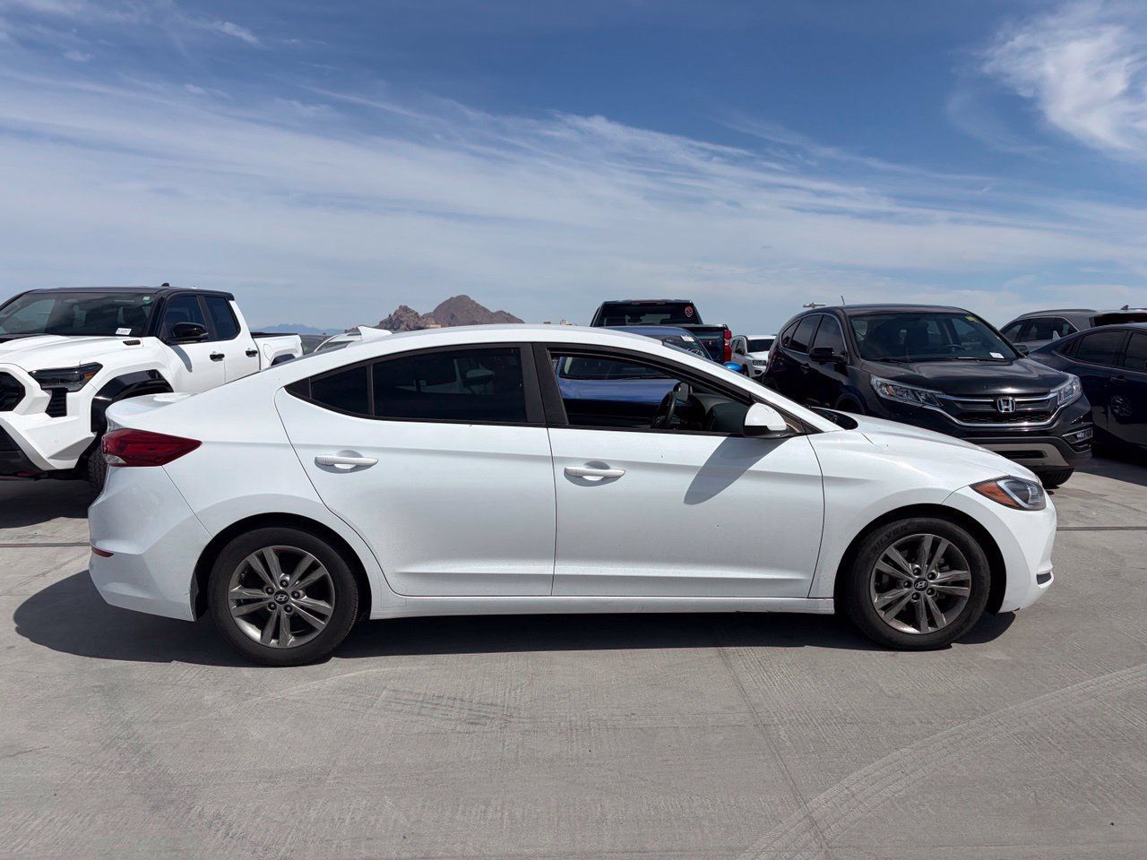 Used 2017 Hyundai Elantra SE FWD image 3