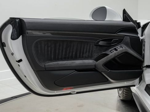Used 2018 Porsche 911 GT2 RS RWD image 38