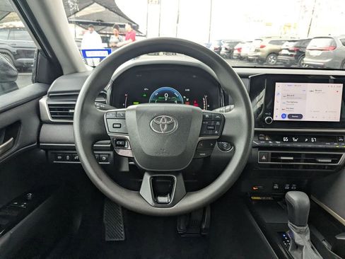 Used 2025 Toyota Camry LE image 16