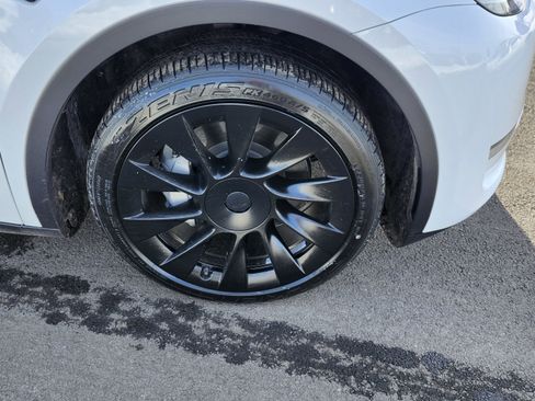Used 2023 Tesla Model Y Long Range image 10