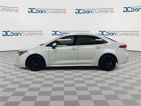 Used 2020 Toyota Corolla LE image 5