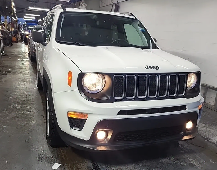 Used 2022 Jeep Renegade Latitude w/ Convenience Group AWD/4WD image 4