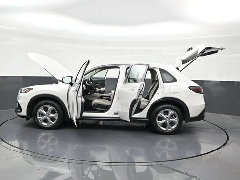 Used 2025 Honda HR-V LX image 32