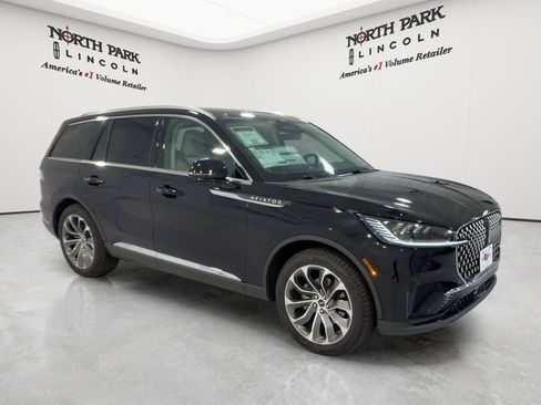 New 2026 Lincoln Aviator 2WD image 3