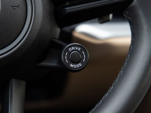 Certified 2025 Porsche Cayenne Coupe AWD/4WD image 15