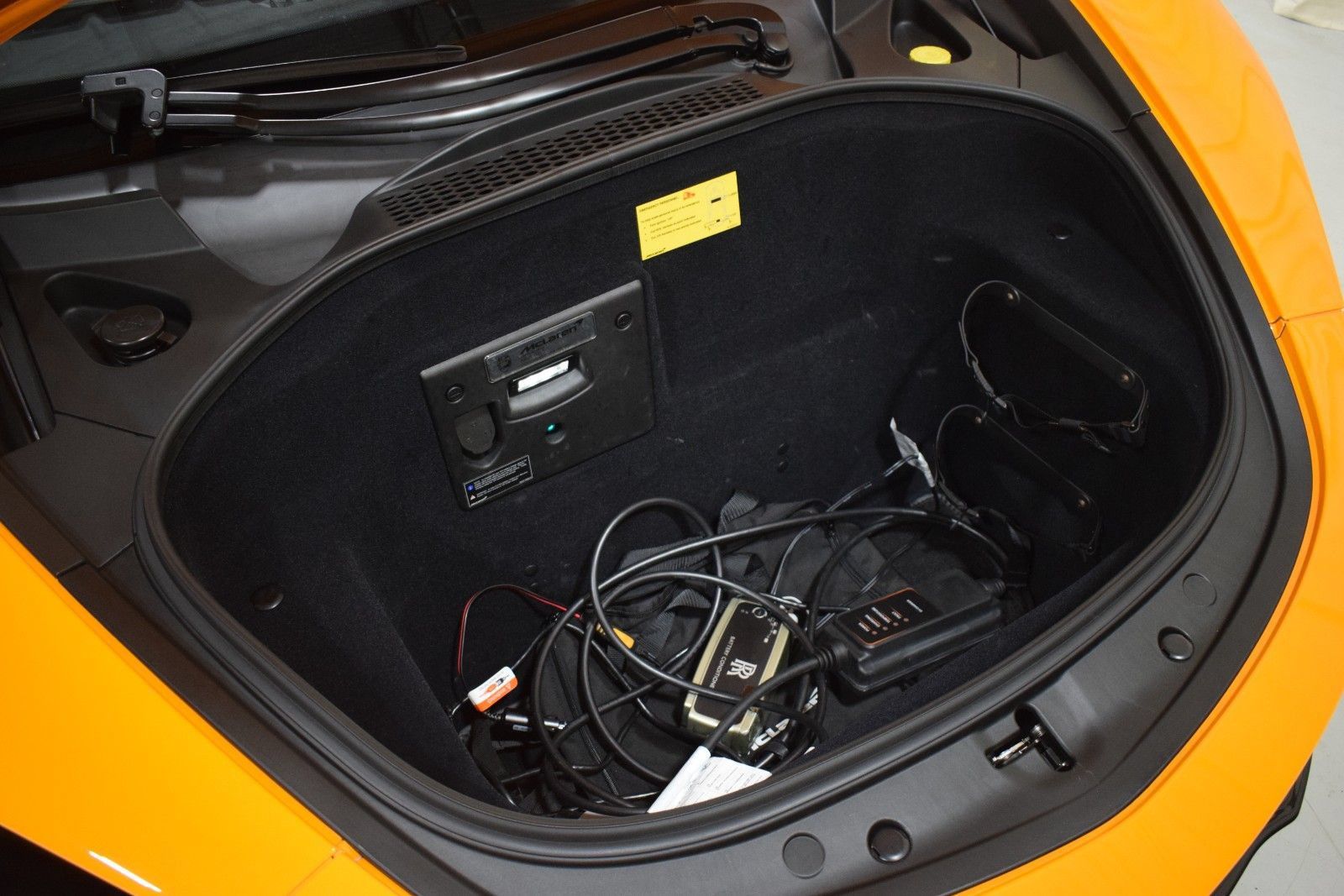 Used 2024 McLaren Artura RWD image 36