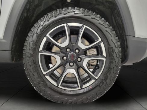 Used 2025 Jeep Compass Trailhawk AWD/4WD image 29
