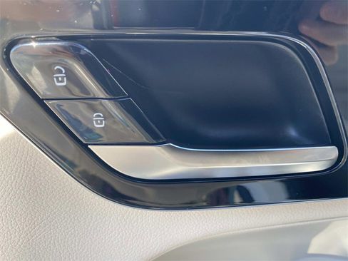 Used 2025 Mercedes-Benz GLC 300 image 14