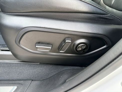 Used 2023 Jeep Grand Cherokee Overland AWD/4WD image 16