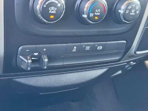 Used 2016 RAM 2500 SLT image 30