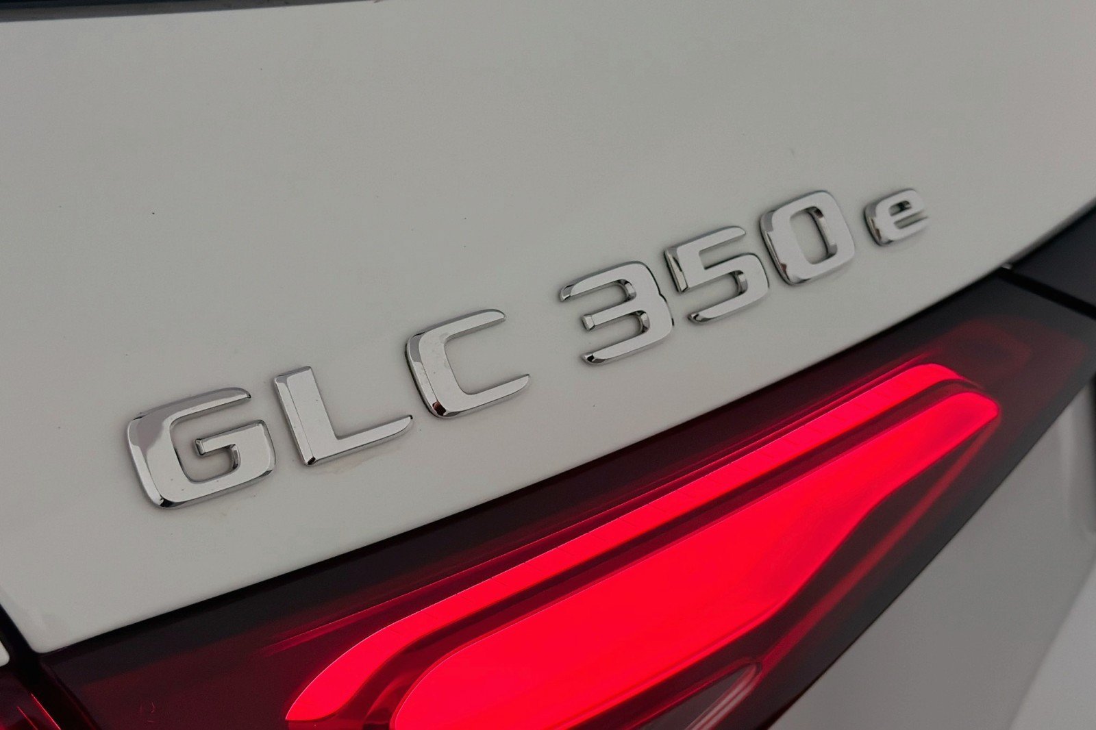Certified 2025 Mercedes-Benz GLC 350e 4MATIC w/ Driver Assistance Package image 9