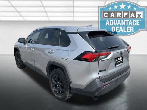 Used 2022 Toyota RAV4 LE FWD image 4