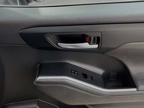 Used 2023 Toyota Highlander XLE image 32