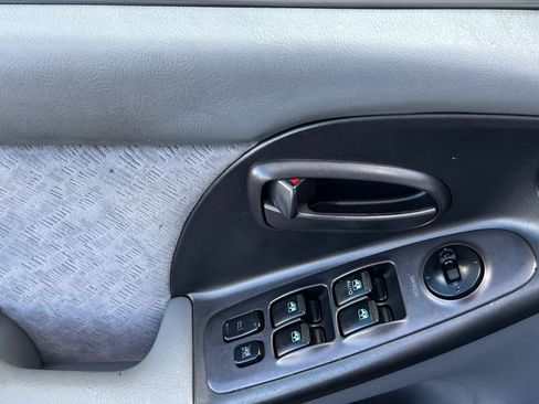 Used 2004 Hyundai Elantra GLS image 11