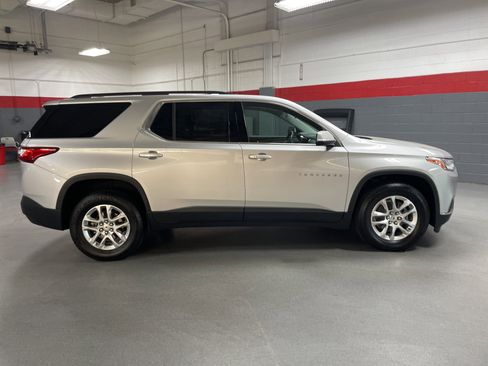 Used 2021 Chevrolet Traverse LT image 11
