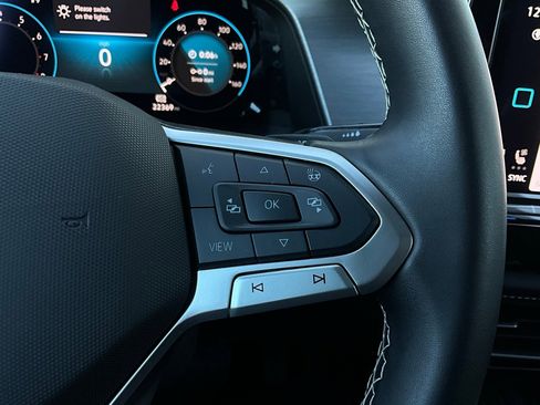 Used 2025 Volkswagen Atlas Cross Sport SE image 35