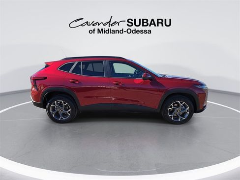 Used 2025 Chevrolet Trax LT image 9