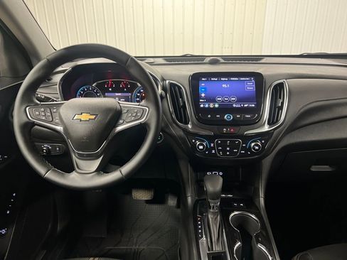 Used 2024 Chevrolet Equinox Premier image 17