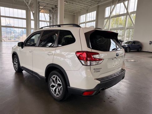 Used 2020 Subaru Forester Premium AWD/4WD image 5