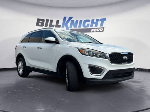 Used 2017 Kia Sorento FWD image 7