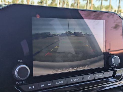 Certified 2025 Nissan Pathfinder SV FWD image 20