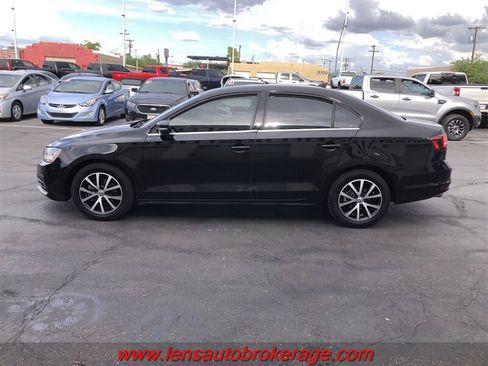 Used 2017 Volkswagen Jetta SE FWD image 4