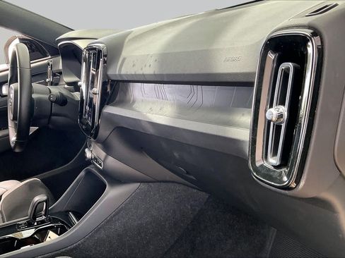 Used 2023 Volvo XC40 Recharge Ultimate AWD/4WD image 17