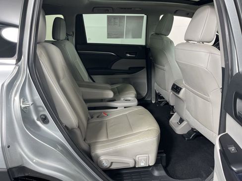 Used 2018 Toyota Highlander Limited Platinum image 13