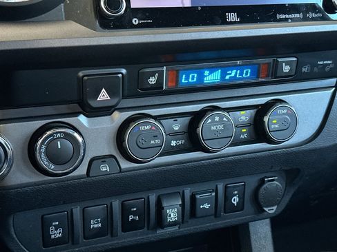 Used 2022 Toyota Tacoma TRD Sport image 19